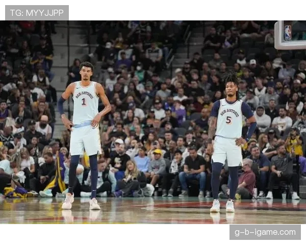 斯蒂芬·卡斯尔转型挡拆核心无球跑位提升三分效率