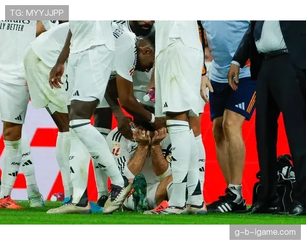 皇马后防伤病名单扩大，人员储备问题对赛季争冠形势产生影响